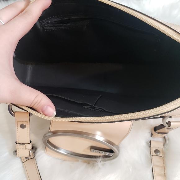 GUESS Handbag - Picture 13 of 16